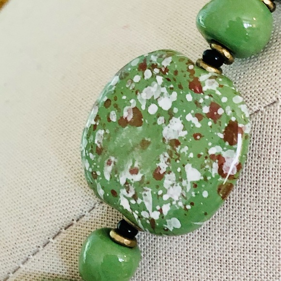 Vintage Green Speckled Stone Necklace - Picture 6 of 10